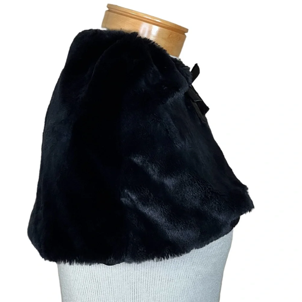 The Children’s Place Faux Fur Black Cape With Button & Loop Closure M 7/8